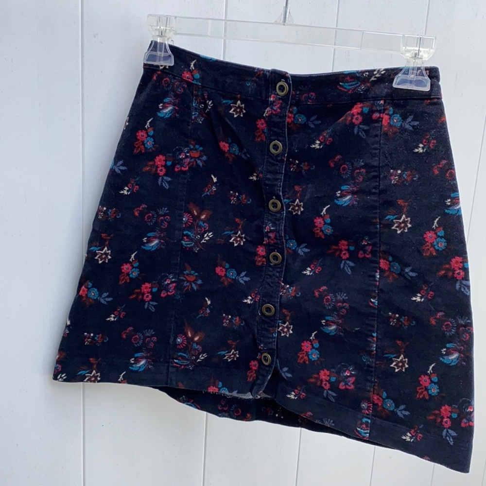 Iconic Hollister mini skirt